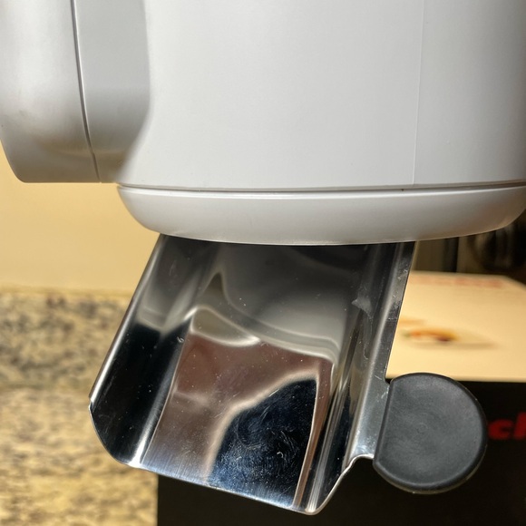 KitchenAid Stand Mixer White All-In-One Sifter and Scale Attachment - Picture 5 of 16